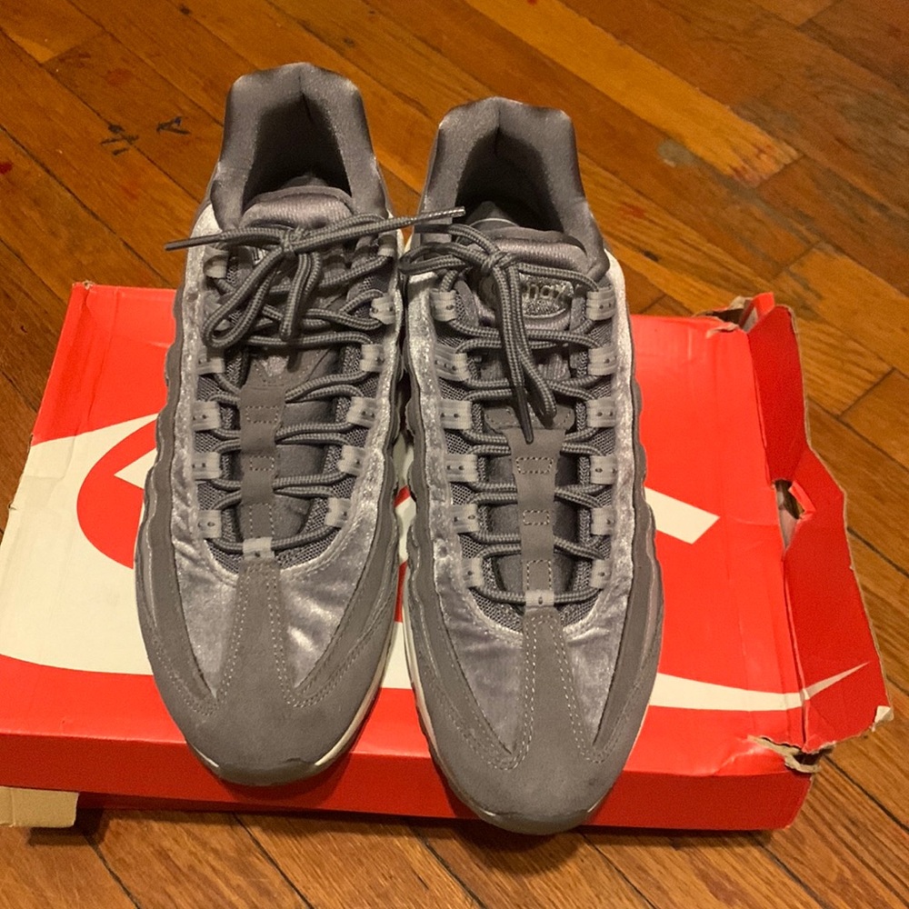 Grey air max